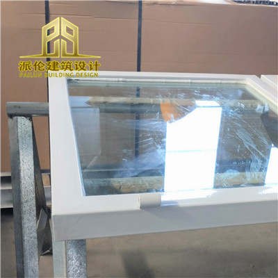 泄爆窗外框采用2.0铝型材折弯成型,6+6的夹胶安全玻璃